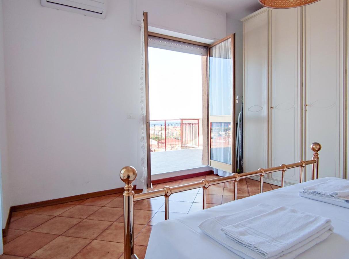 Bella Vista - By Ligooria Apartment Пиетра Лигуре Екстериор снимка